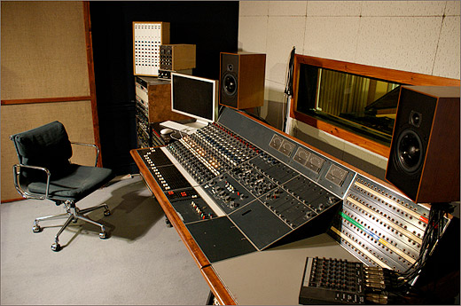 neve-console-wide neve-console-wide